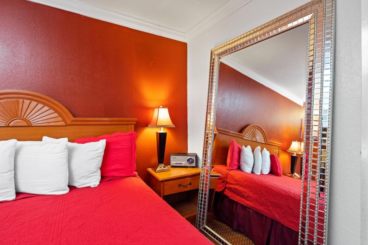 Americana Motel 2*